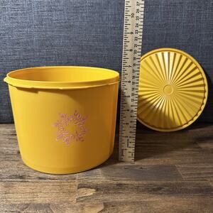Vintage Tupperware Canister Container Yellow/ Orange Servalier 1626-2 w/ Lid